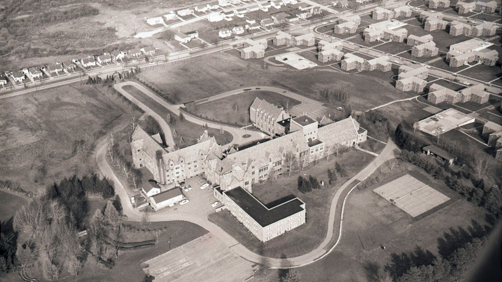 an arial photo of Ƶ College in the 1930s