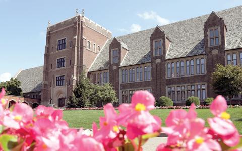 Wide shot of the Old Main building on Ƶ campus